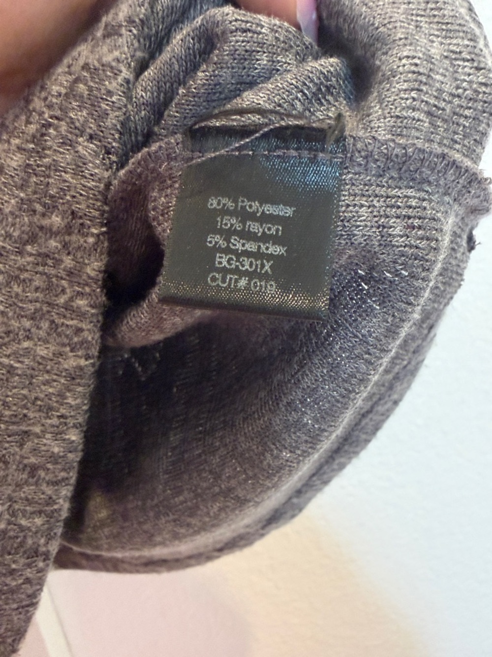 Classic Gray Ribbed V-Neck Sweater Top - Picture 5 of 7